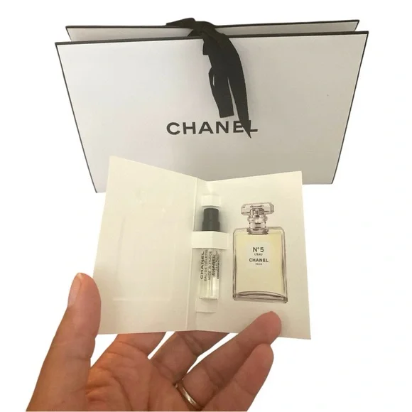 Chanel Bow Tie Gift Bag and Chanel No 5 sample Eau de Toilette - Picture 2 of 6